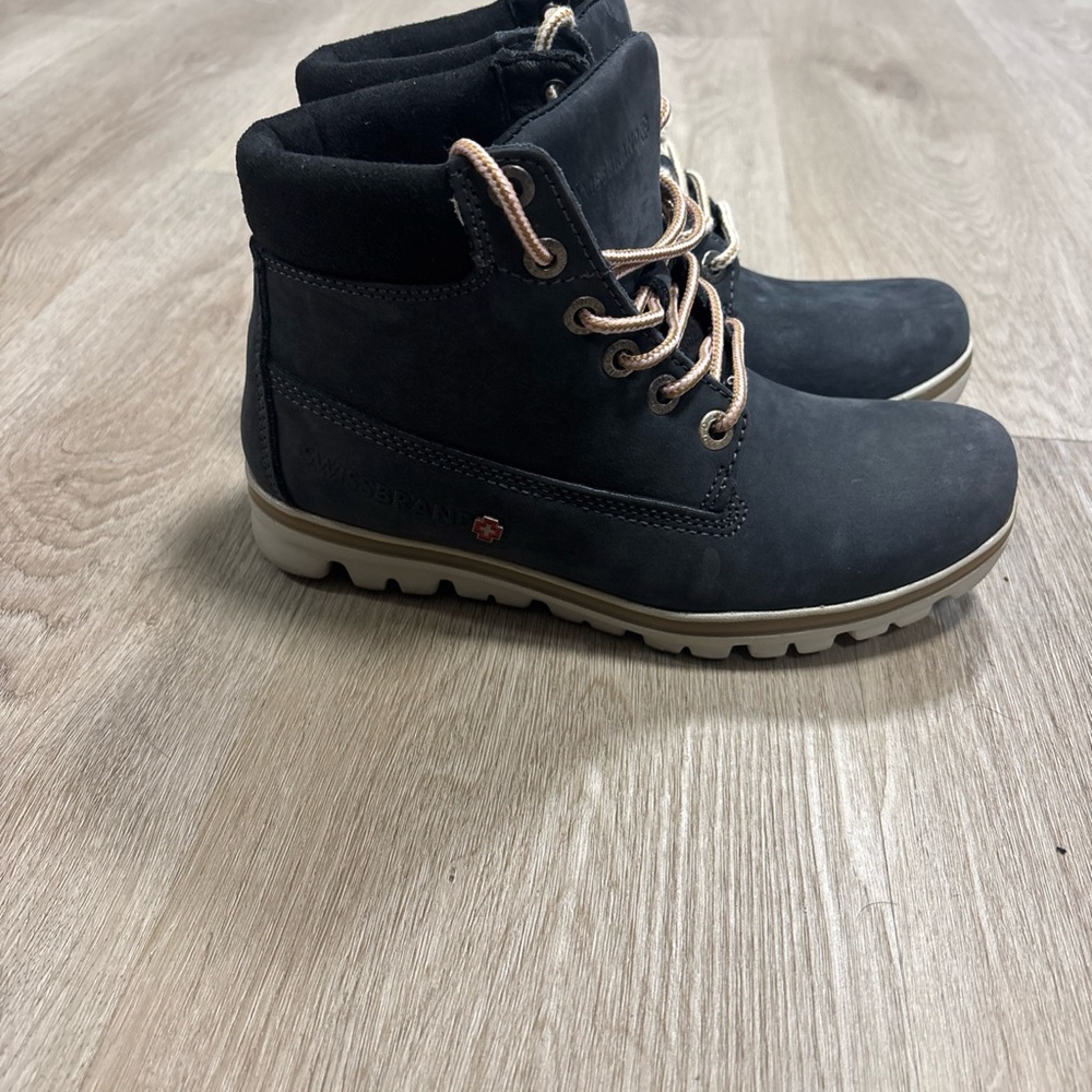Swiss brand Urban women Boots 7 Navy Blue Leather lace up logo sneakers booties